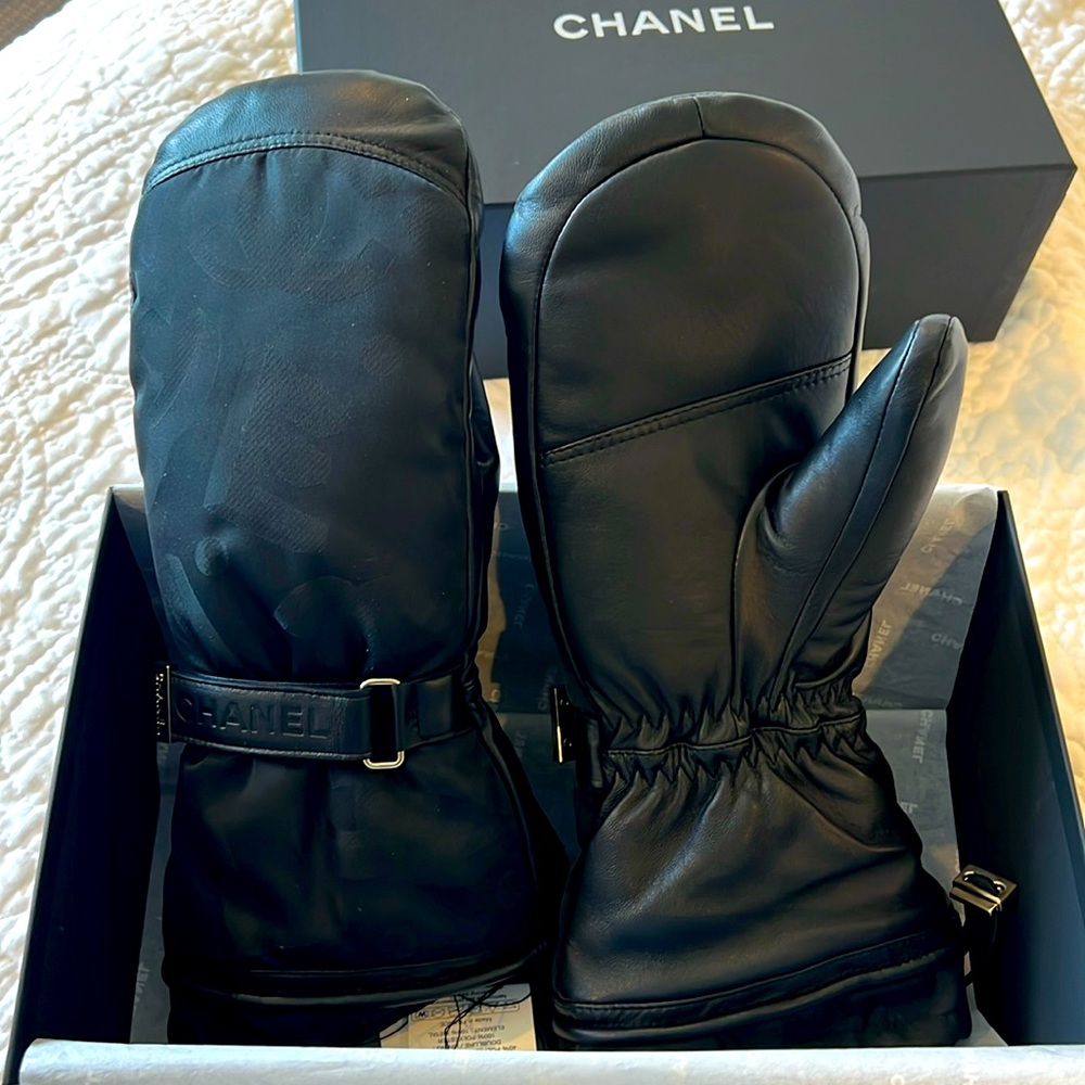 Chanel Black Ski Mittens Size Large